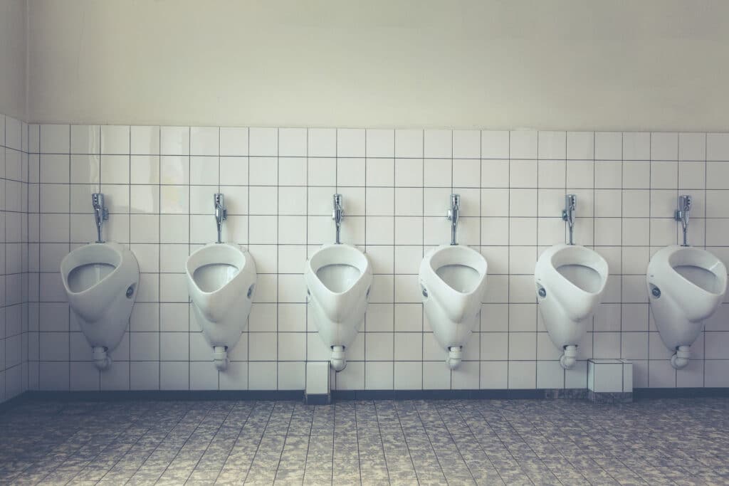 Men and urinating properly. 10 tips for the best ways to do it.
