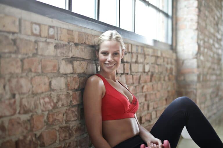 Woman Wearing Red Sports Bra and Black Pants pregnant. sport afther pregnancy